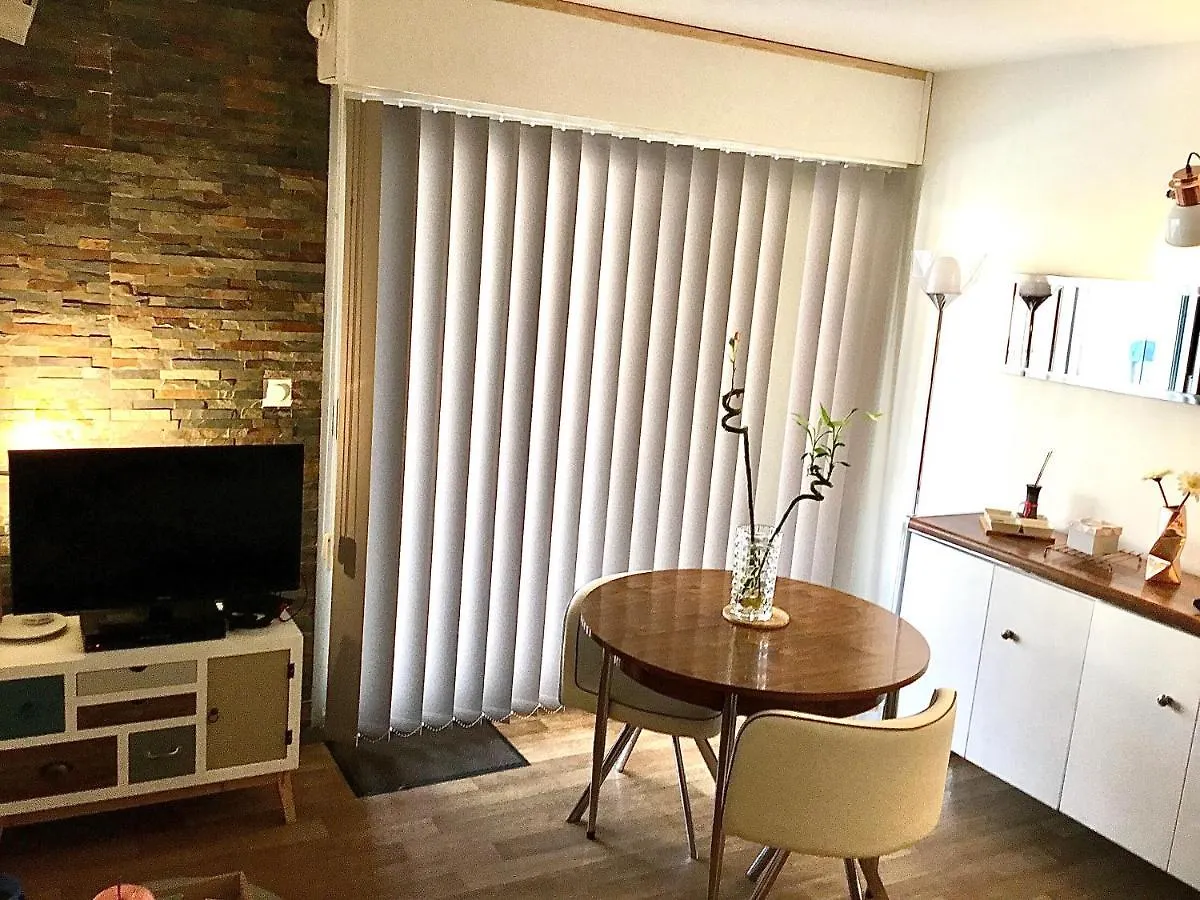 Апартаменты Studio Port D'Hyeres Vue Mer Et Iles De Porquerolles Et Port-Cros