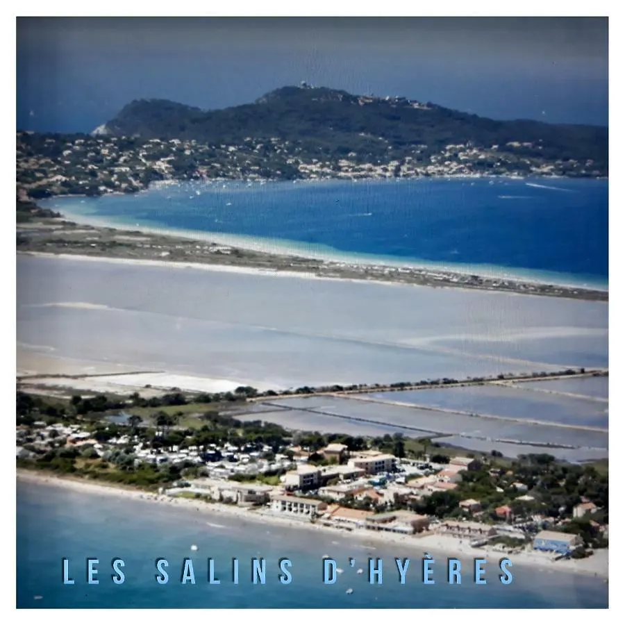 Апартаменты Studio Port D'Hyeres Vue Mer Et Iles De Porquerolles Et Port-Cros